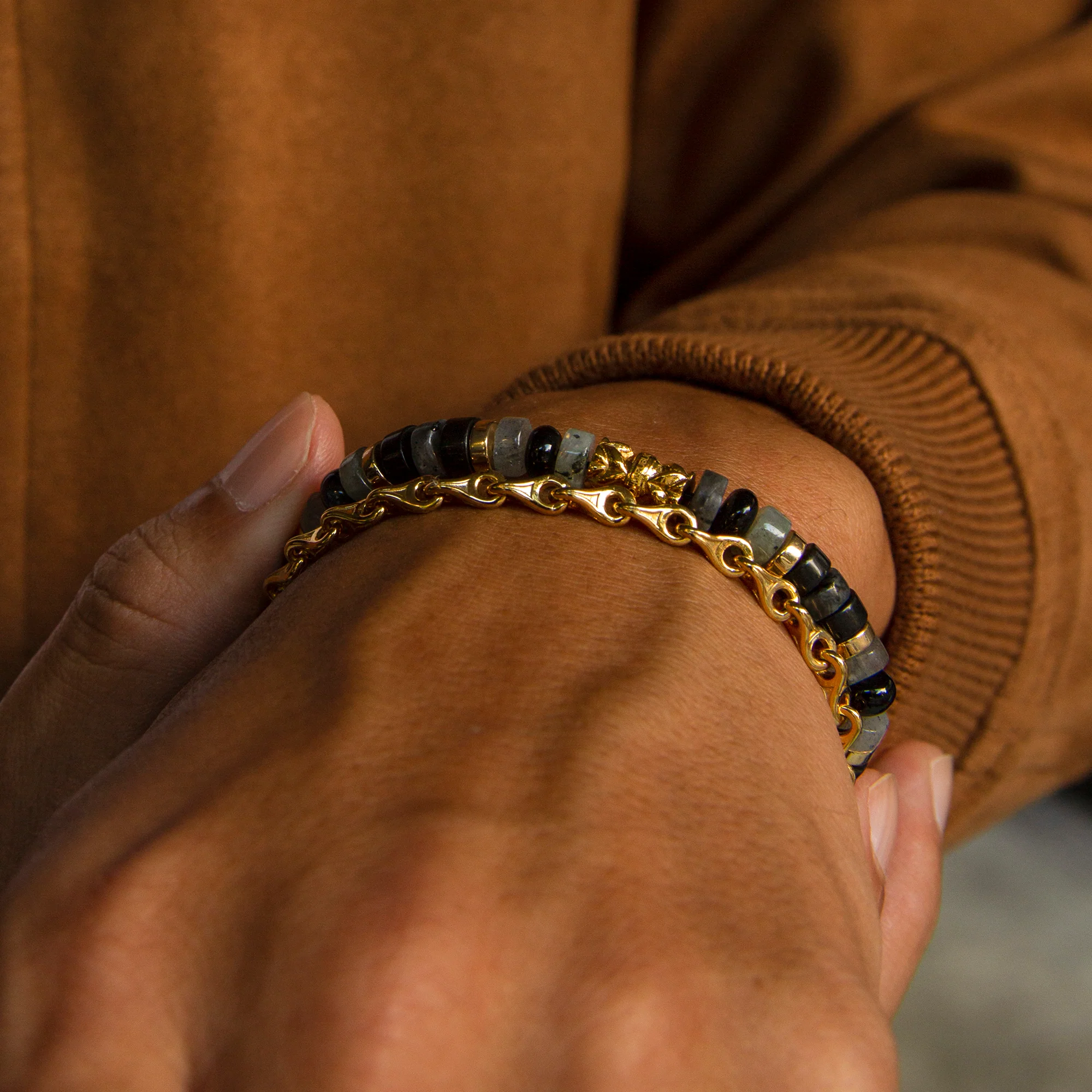 18k Gold Teardrop Chain Bracelet - Image 3
