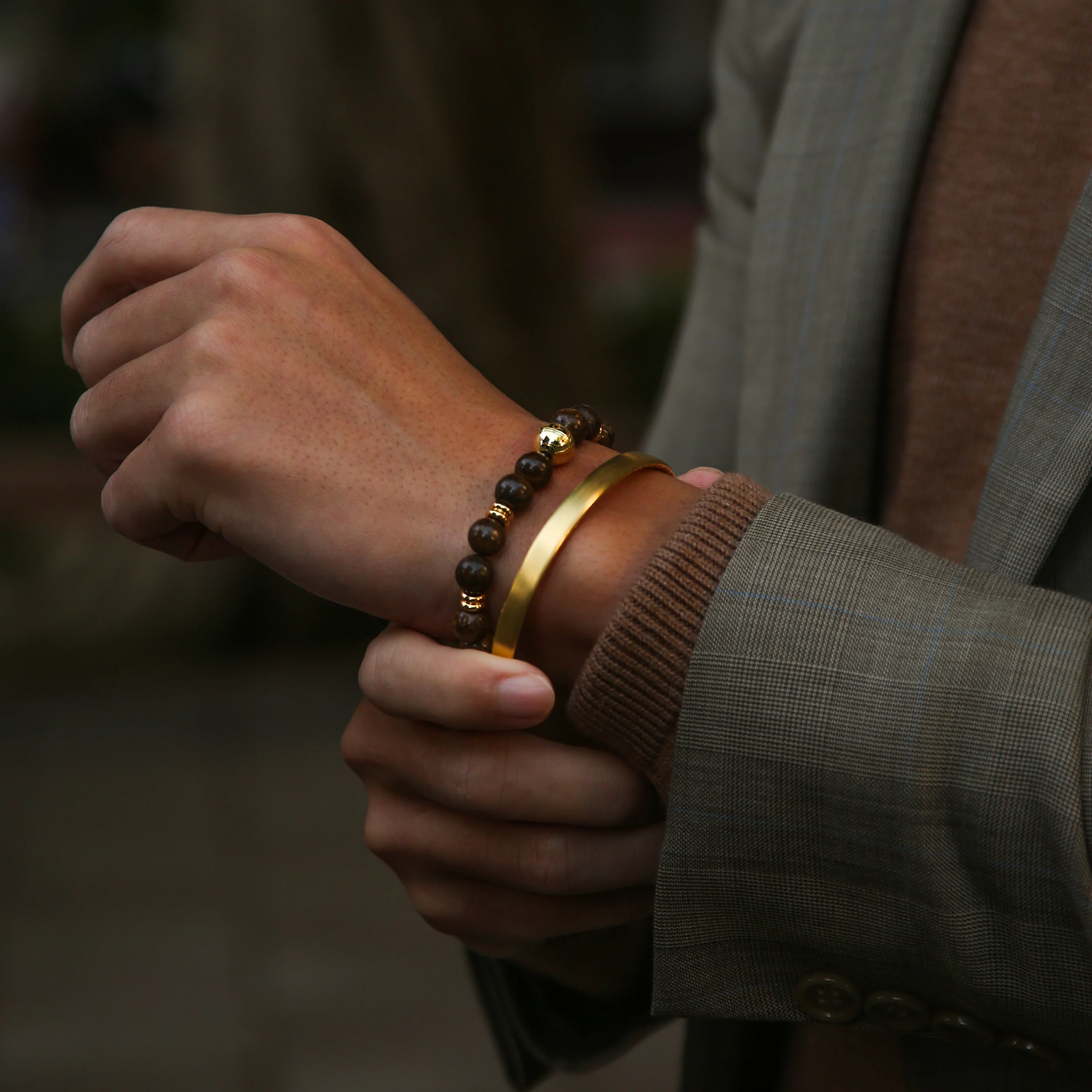 Omega 18k Gold Back Engraved Cuff Bracelet - Image 3
