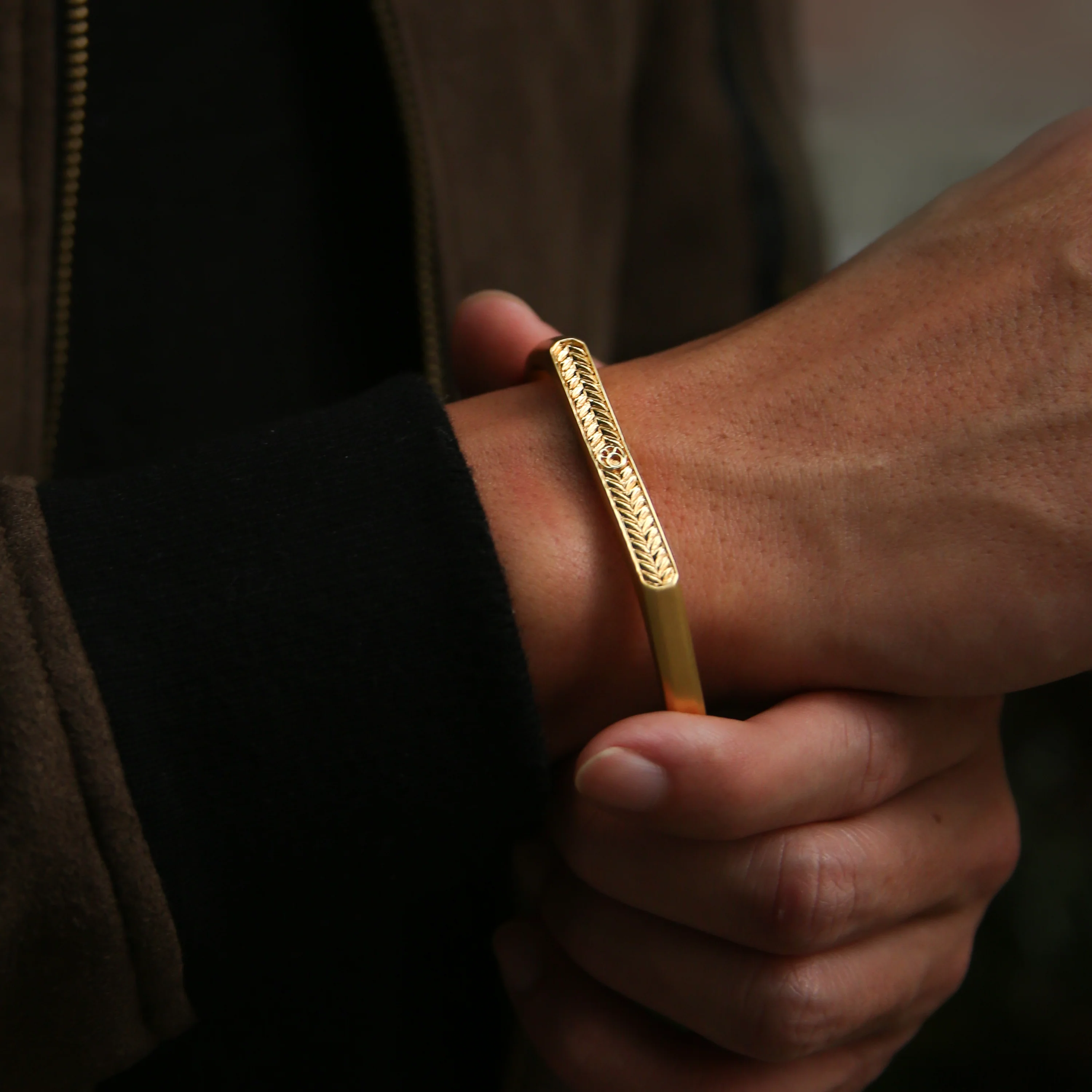 Omega 18k Gold Engraved Cuff Bracelet - Image 3