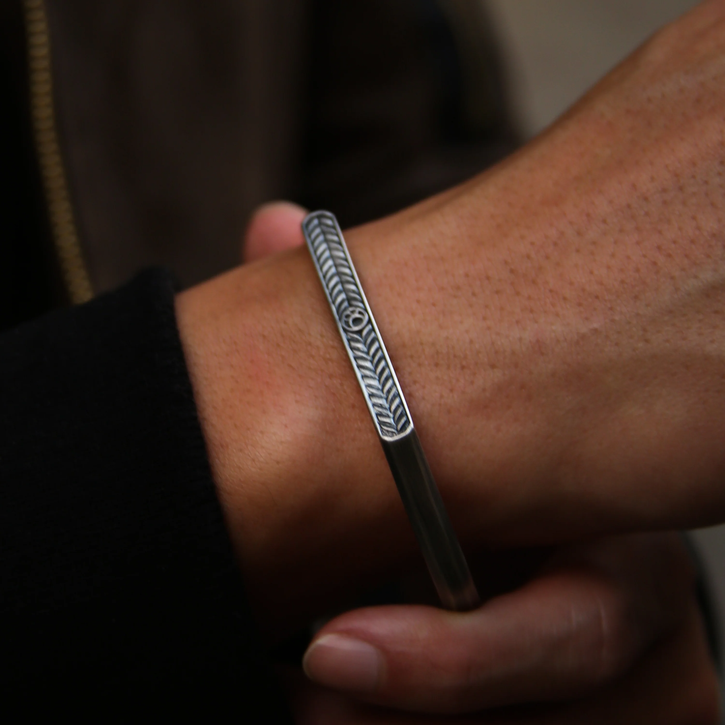 Omega 925 Silver Engraved Cuff Bracelet - Image 3