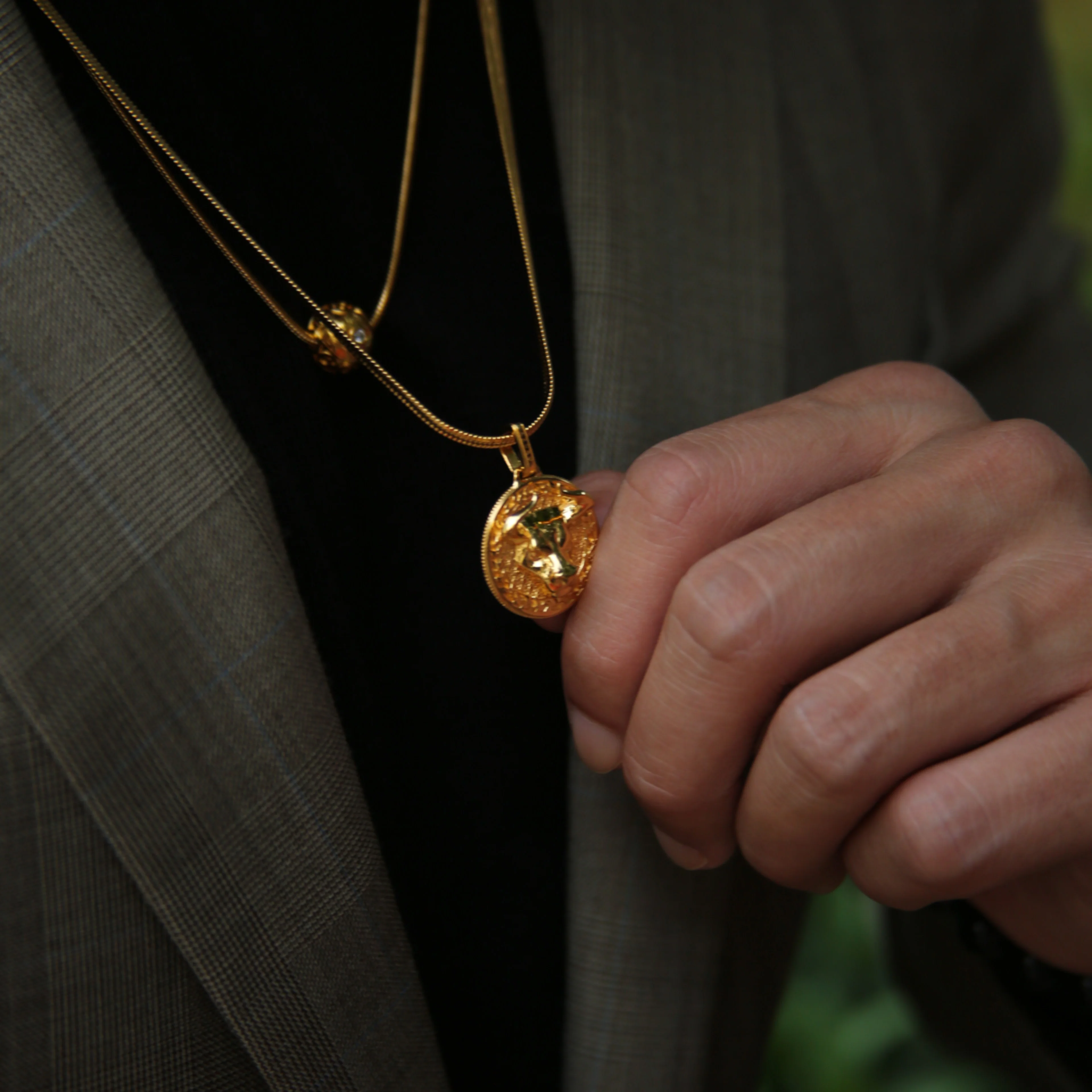 Bull Gold Pendant Necklace - Image 5
