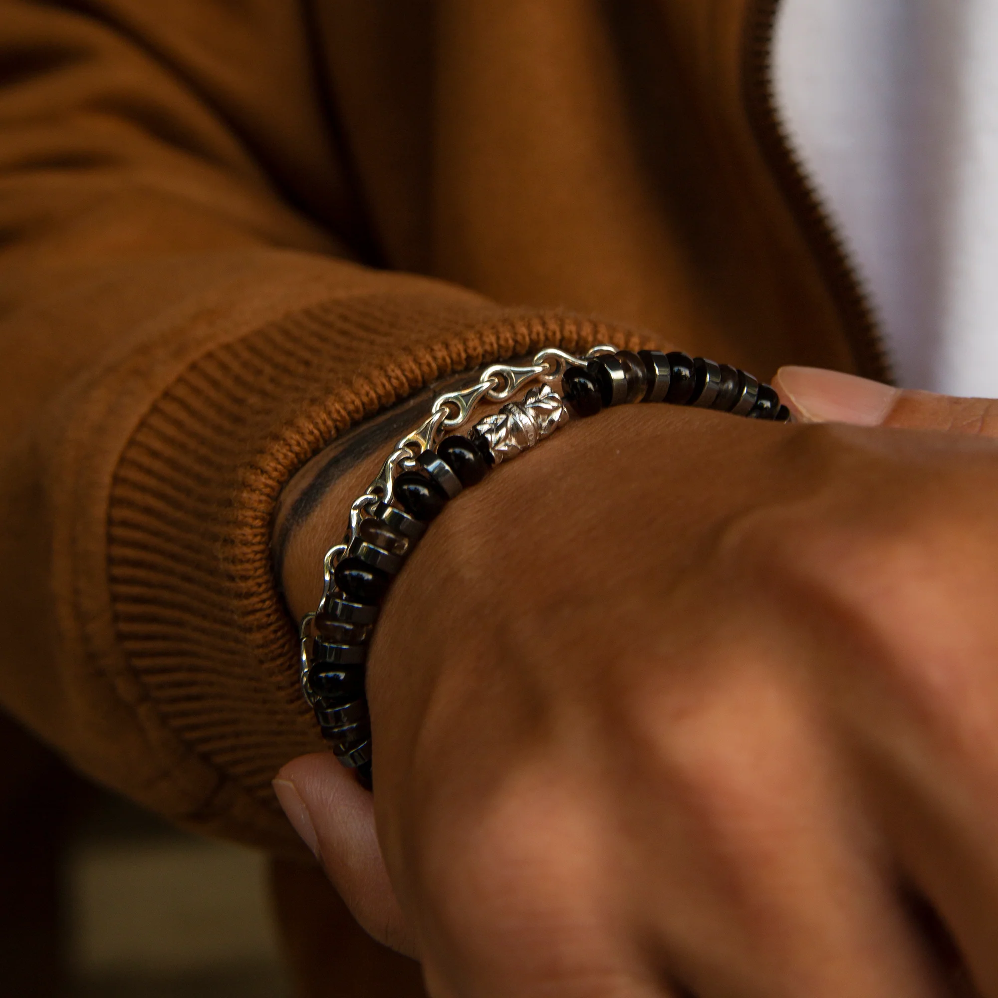 Silver Teardrop Chain Bracelet - Image 4