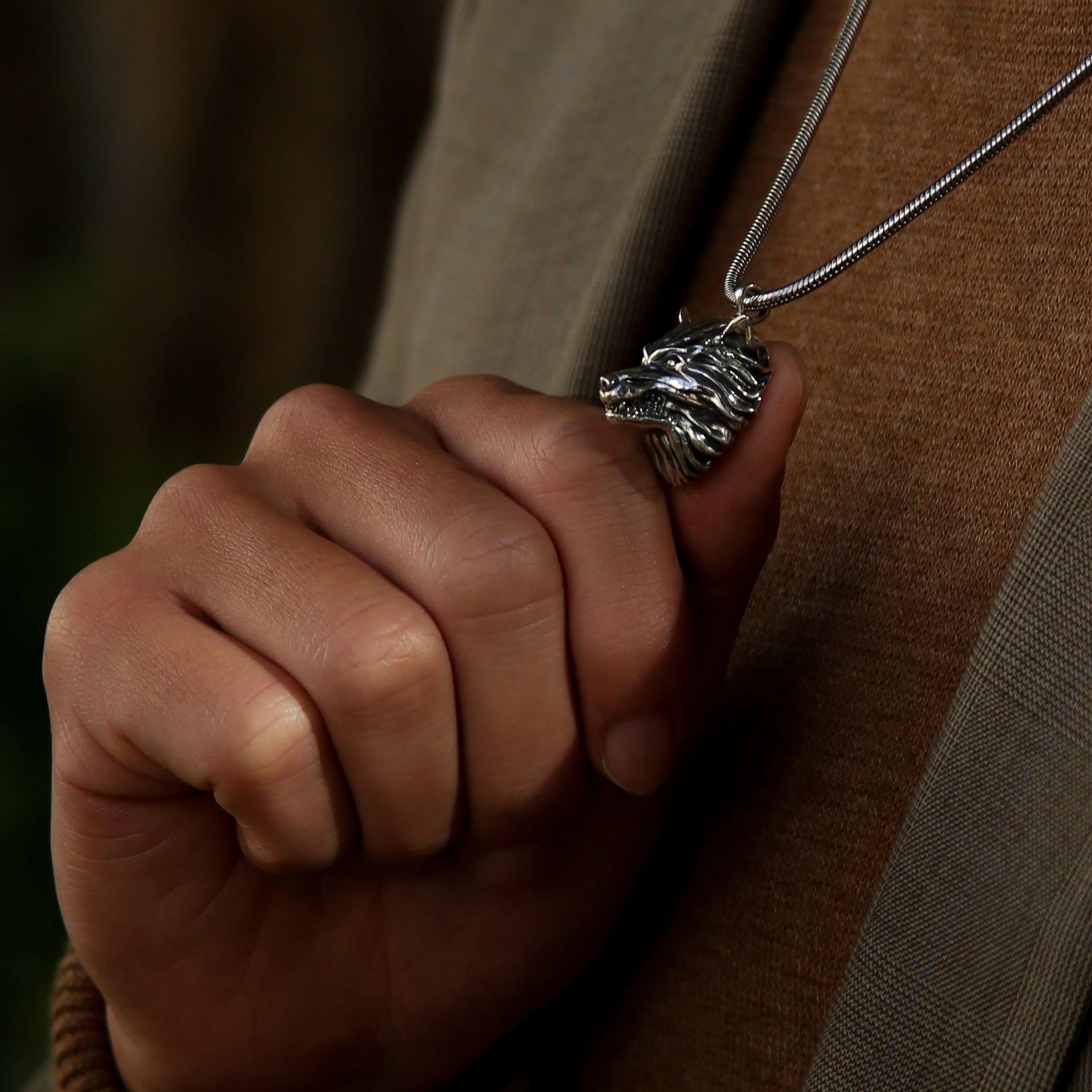 Silver Wolf Pendant Necklace - Image 4